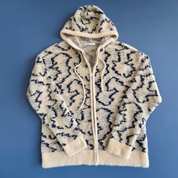 Zara Women's Fuzzy Zip-Up Hoodie Jacket | Size Medium | Black‎ & Cream Abstract - Picture 2 of 8